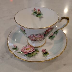 Tuscan Fine England Bone China l Tea Cup and Saucer Set with Gold Trim